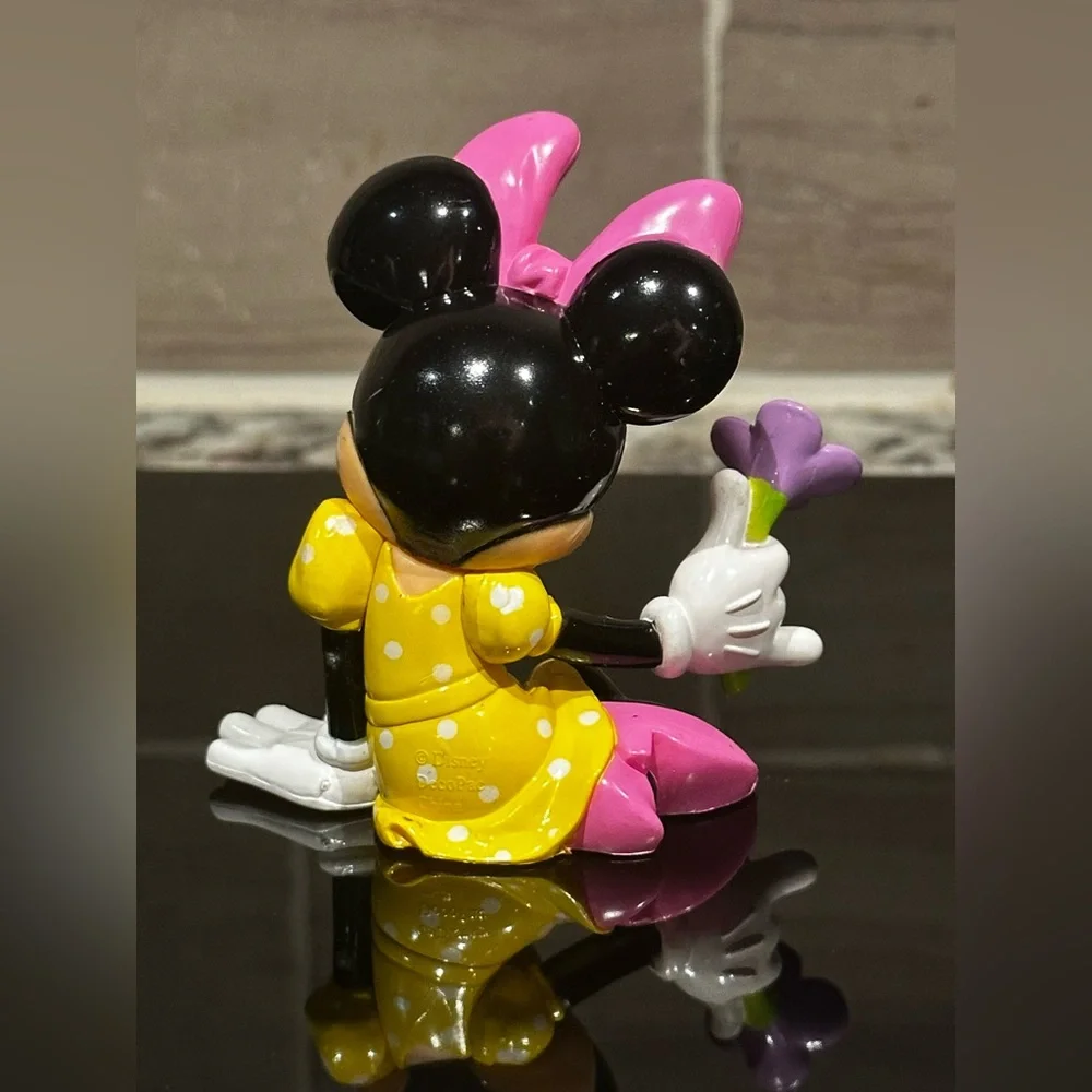Minnie Mouse with Flowers Cake Topper 💕🌺Topper only no candy flowers inc…